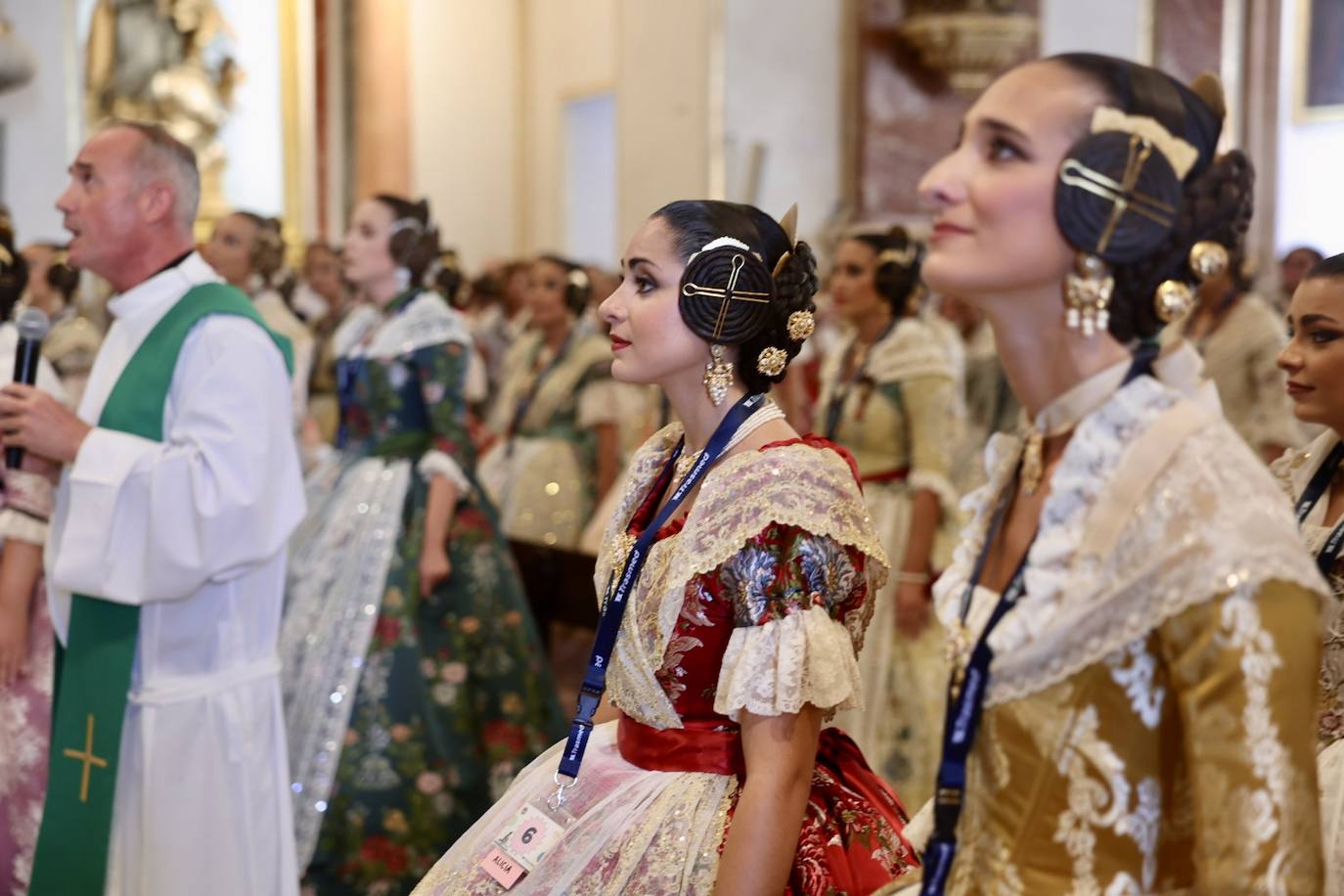 Las candidatas a fallera mayor de Valencia 2025 visitan la Basílica de la Virgen