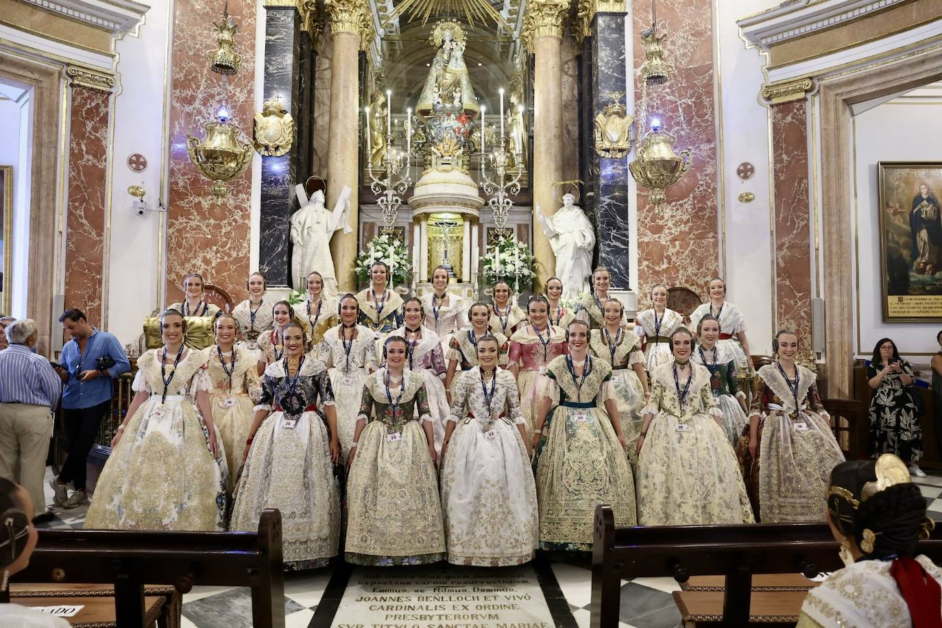 Las candidatas a fallera mayor de Valencia 2025 visitan la Basílica de la Virgen