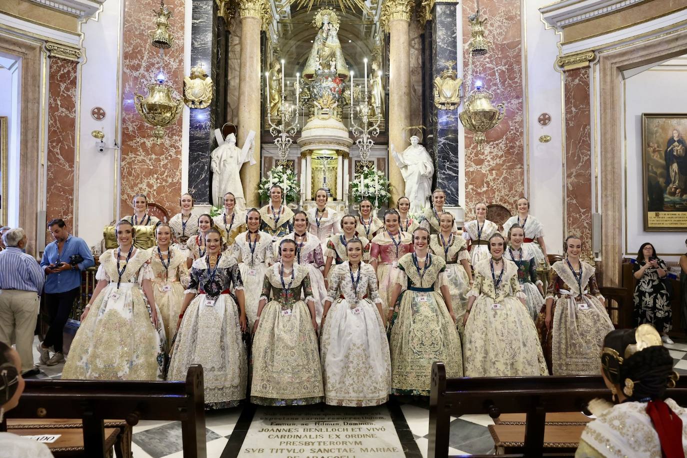 Las candidatas a fallera mayor de Valencia 2025 visitan la Basílica de la Virgen