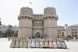 Las candidatas a fallera mayor de Valencia 2025 visitan la Basílica de la Virgen