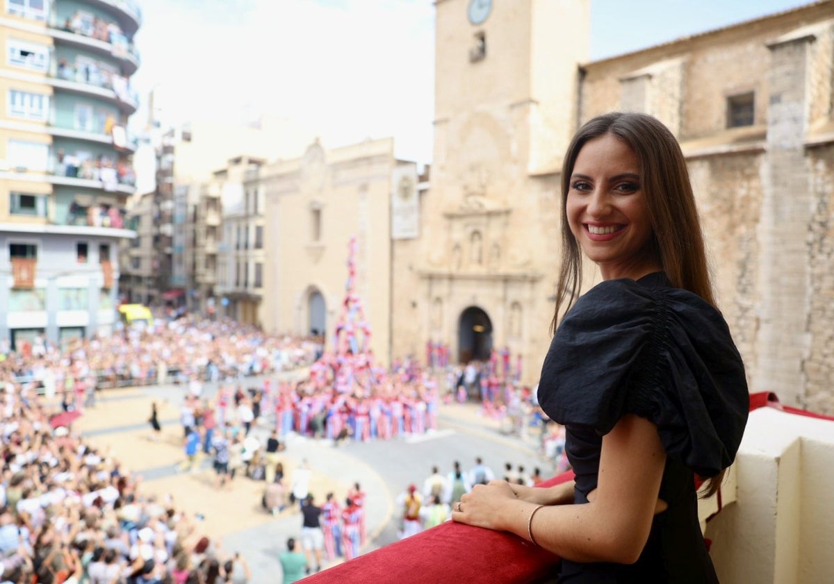 Imagen principal - Visita de María Estela Arlandis (FMV 2024) a Algemesí. 