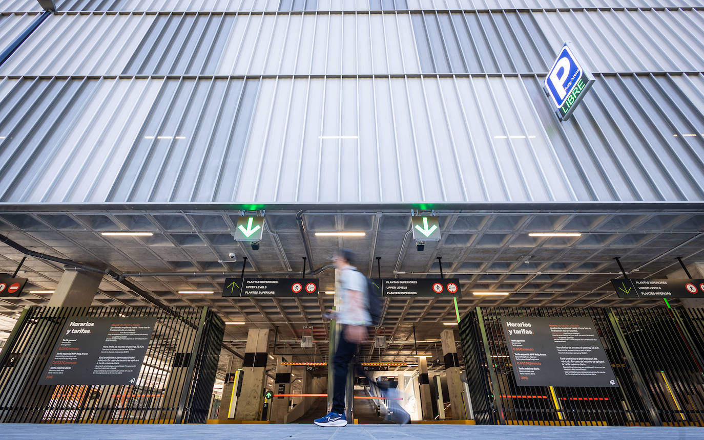 Fotos: así es el nuevo aparcamiento Roig Arena en Valencia, con 8 plantas y más de 1.000 plazas