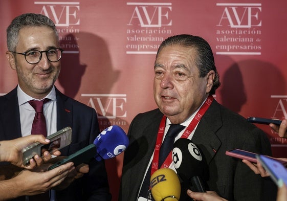 Arcadi España y Vicente Boluda, antes del almuerzo-coloquio en AVE.