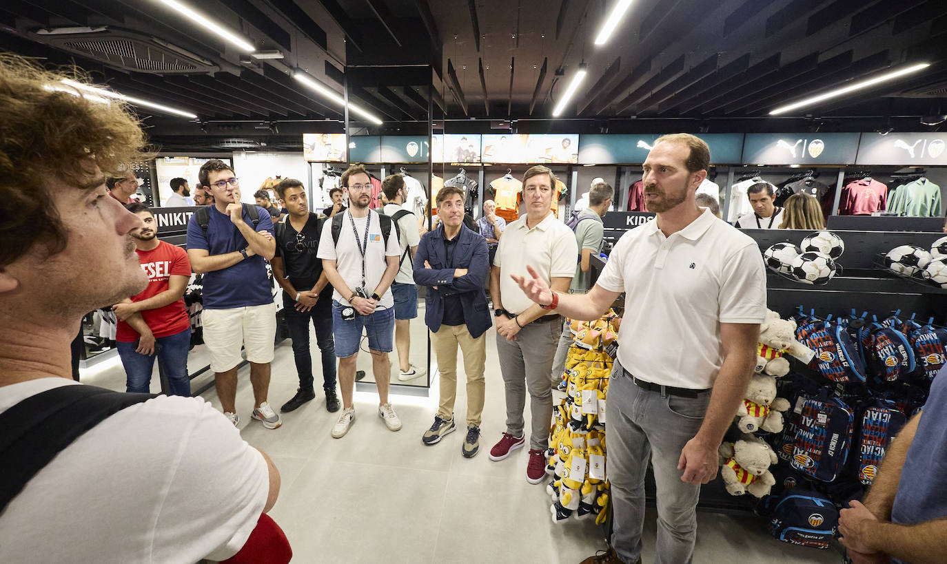 La nueva tienda del Valencia CF en la calle Colón abre sus puertas