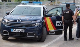 Un coche de la Policía Nacional, durante un operativo.