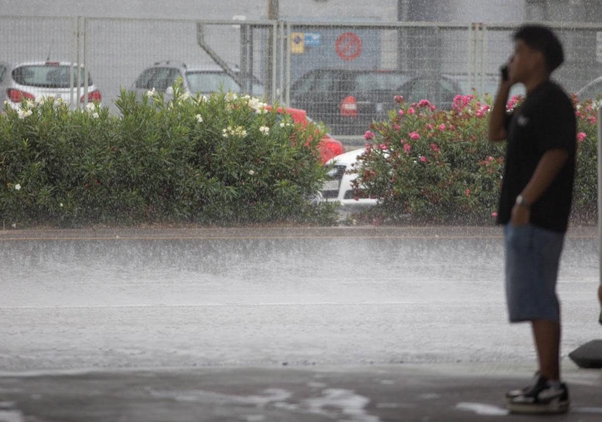 Aemet confirma un viernes otoñal: lluvias y cinco grados menos de golpe en la Comunitat Valenciana 