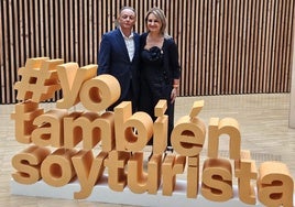 El presidente de la CEV, Salvador Navarro, y la consellera de Turismo, Nuria Montes, antes de la jornada.