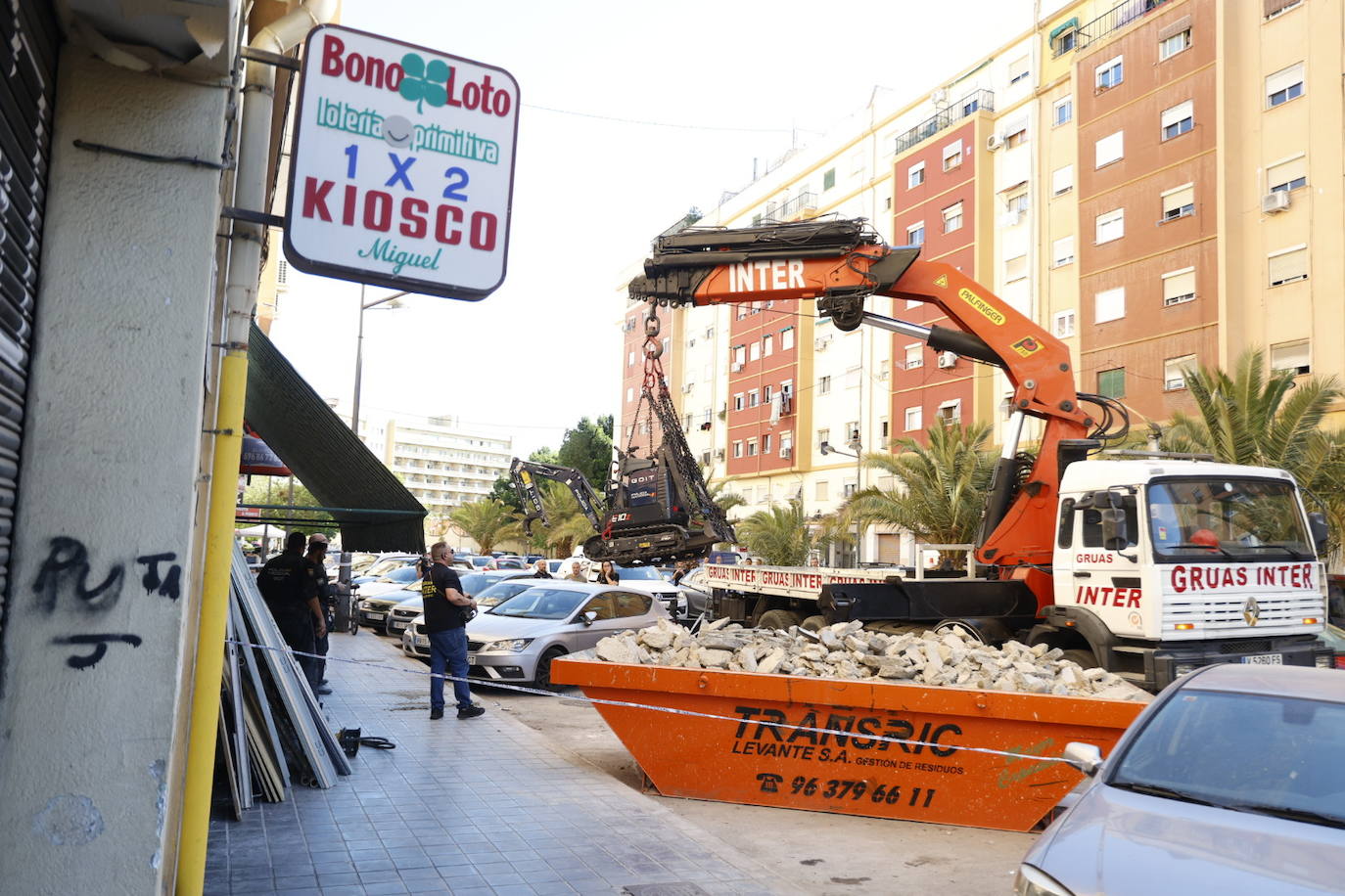 La Policía finaliza la búsqueda del cadaver de una mujer en un bajo de Valencia sin encontrarlo