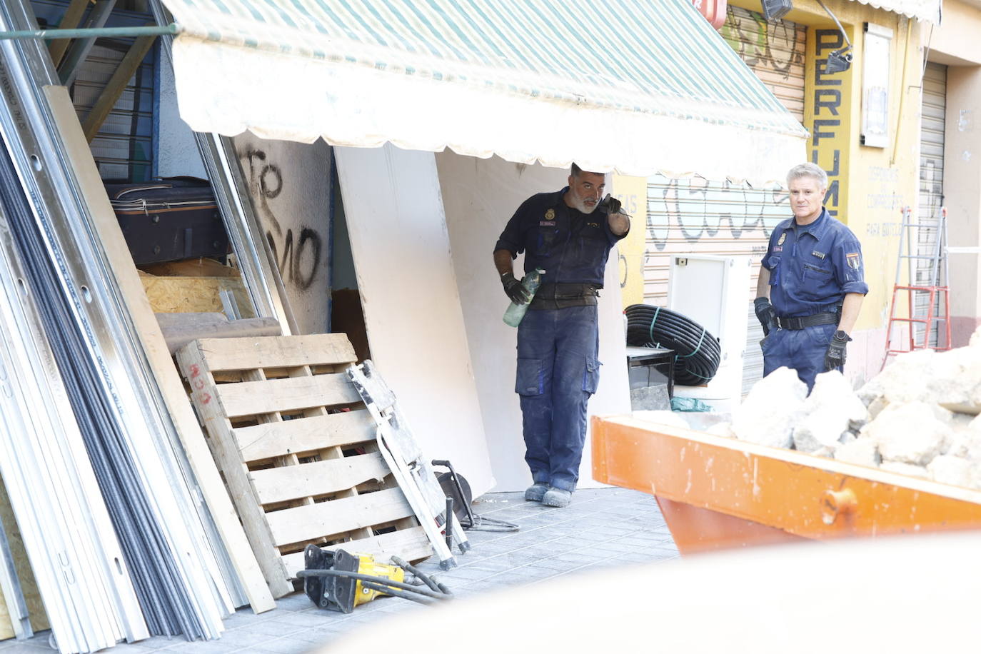 La Policía finaliza la búsqueda del cadaver de una mujer en un bajo de Valencia sin encontrarlo