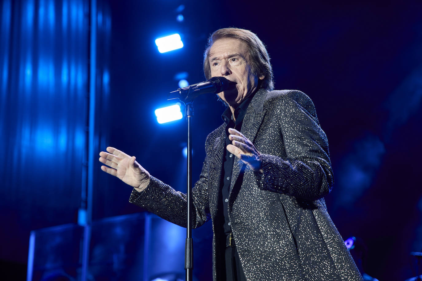 Raphael enamora a Valencia en otra &#039;gran noche&#039;