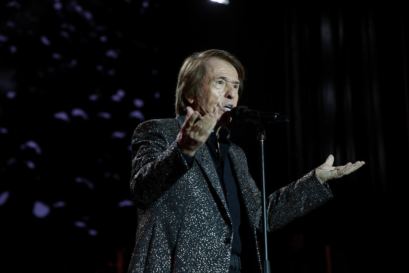 Raphael enamora a Valencia en otra &#039;gran noche&#039;