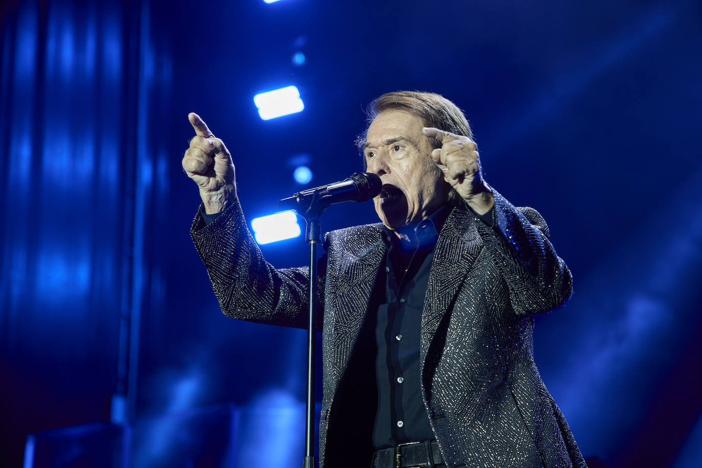 Raphael enamora a Valencia en otra &#039;gran noche&#039;