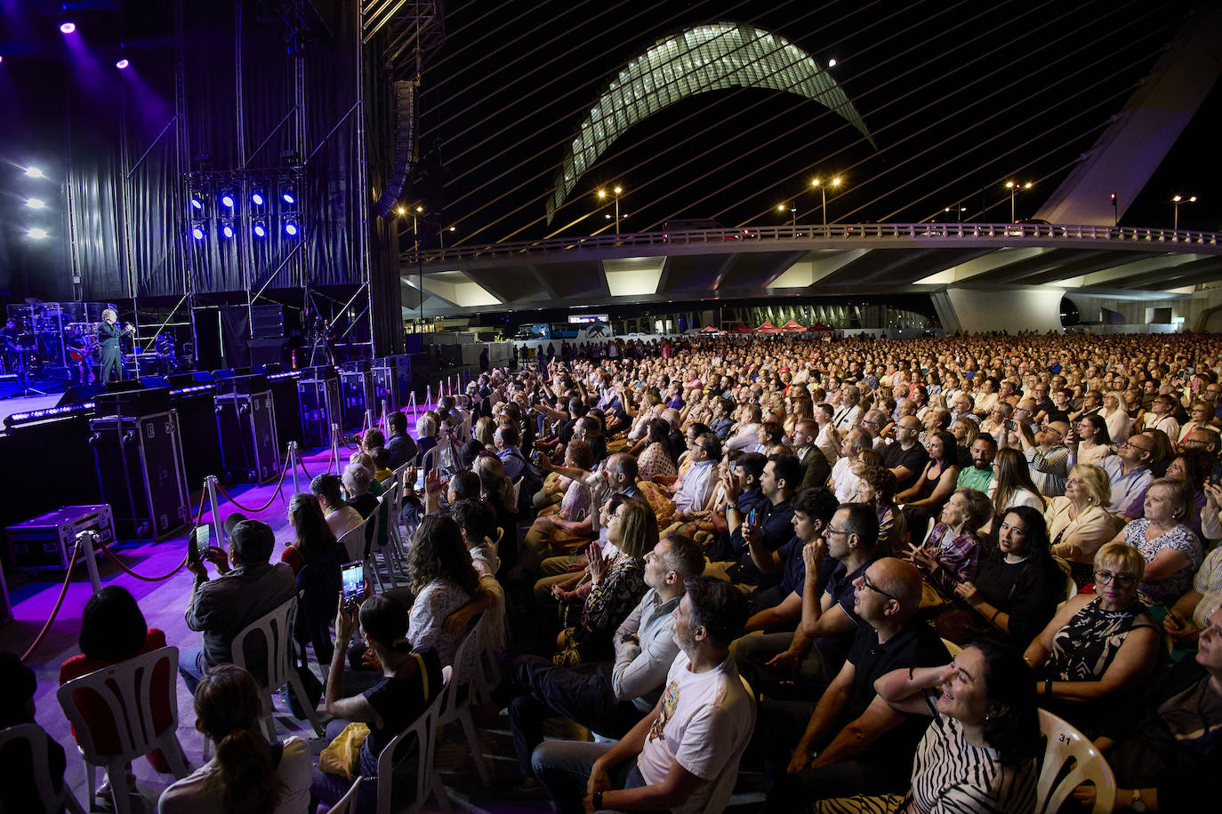 Raphael enamora a Valencia en otra &#039;gran noche&#039;