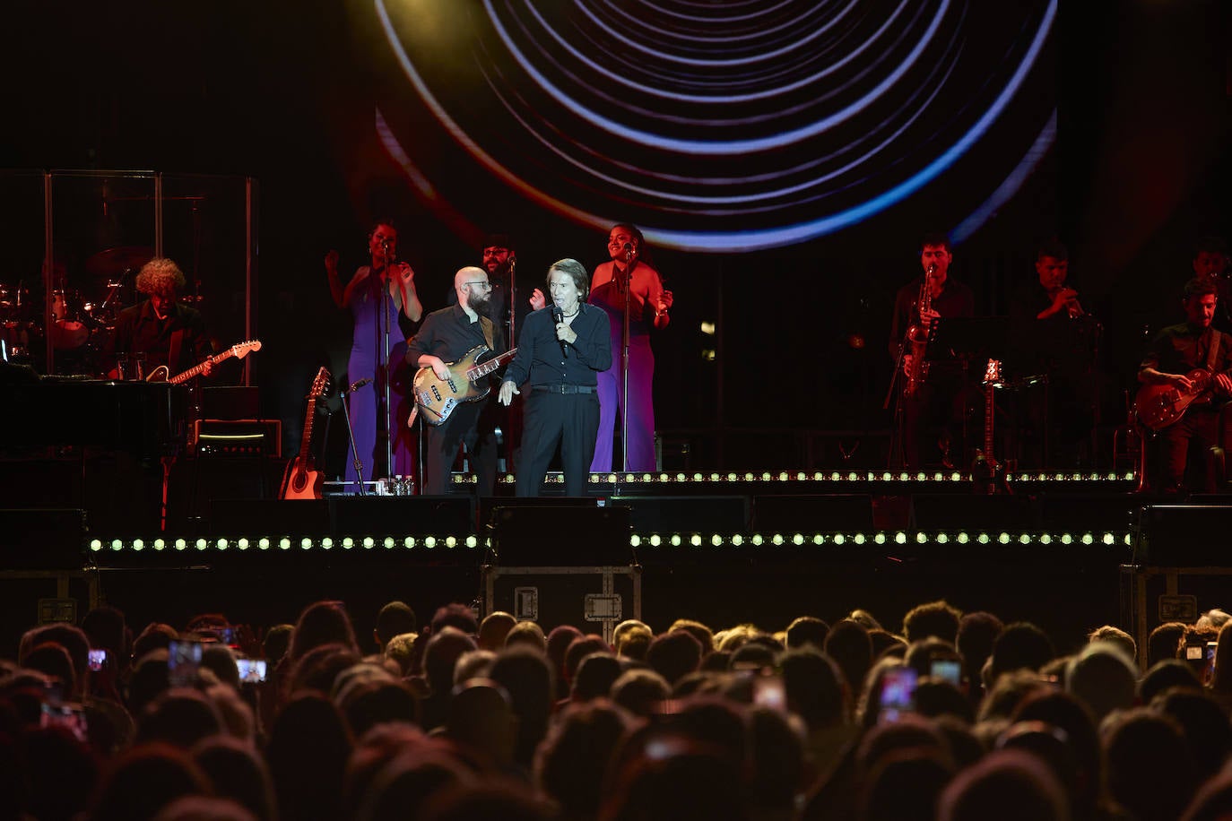 Raphael enamora a Valencia en otra &#039;gran noche&#039;