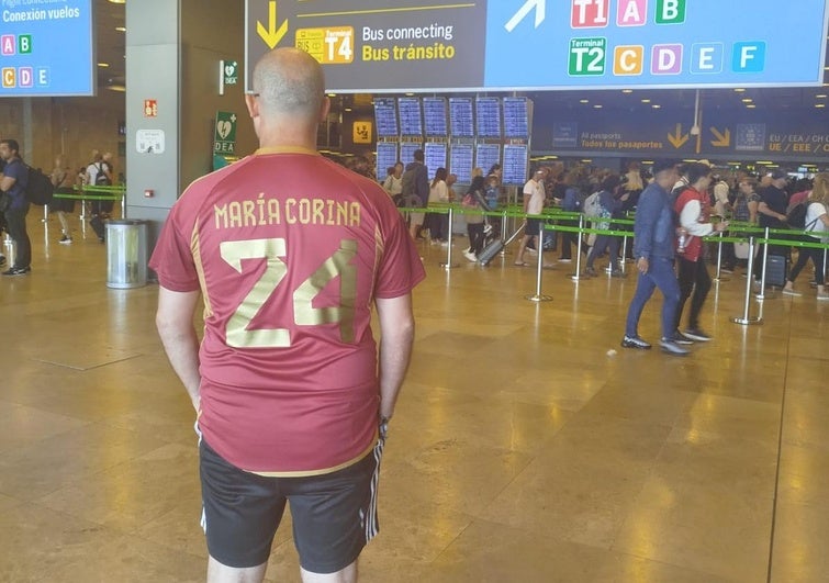 Carlos Albert, con la camiseta.