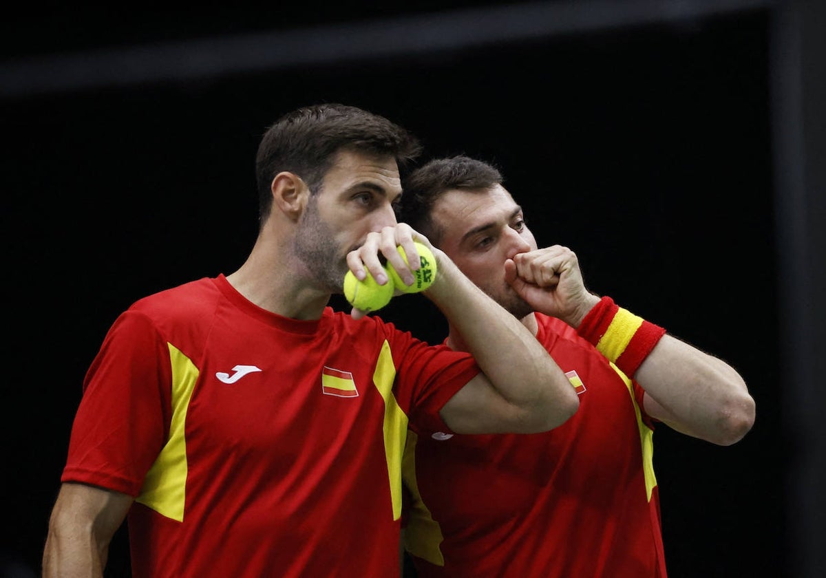 Marcel Granollers y Pedro Martínez, conversando en el dobles.