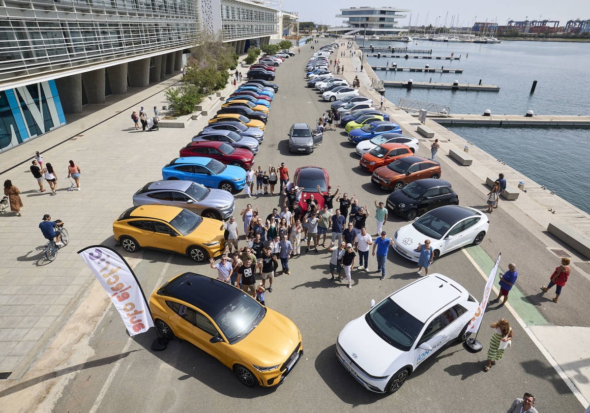 Foto de familia del año pasado, cuando se celebró la primera edición de AUTO-ELECTRIC.