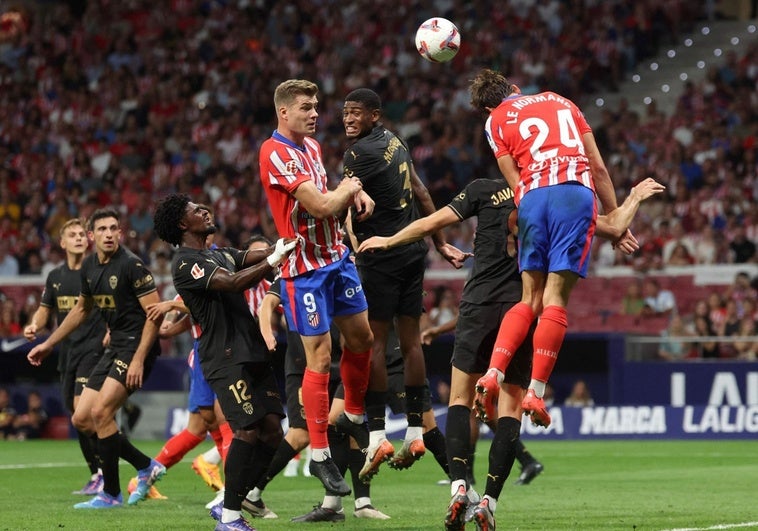 Le Normand, Javi Guerra, Sorloth y Mosquera, en una acción del partido del domingo.