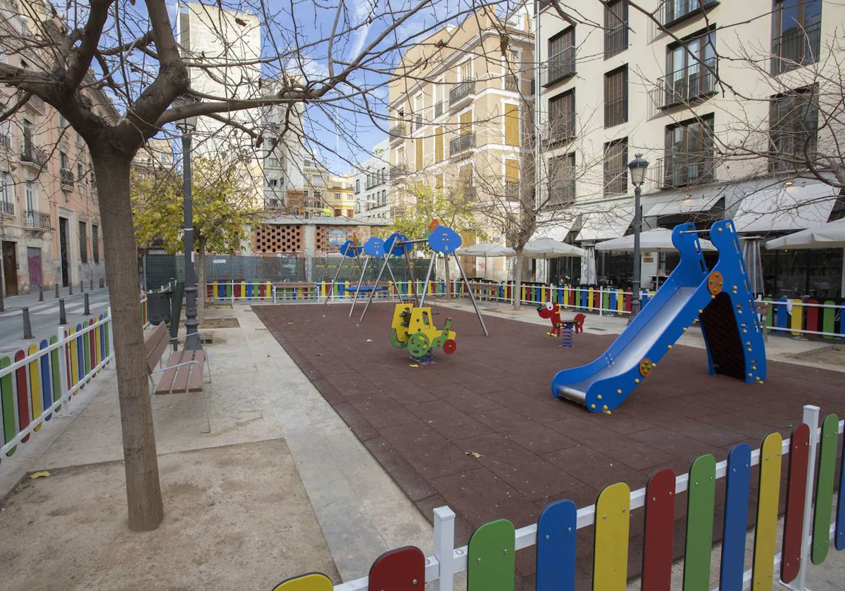 El Ayuntamiento se compromete a limpiar cada 15 días los parques infantiles de Valencia 