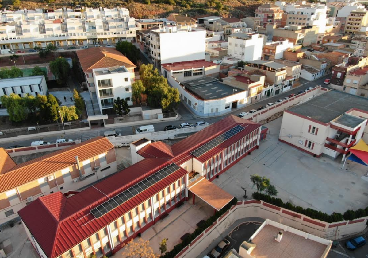 Almenara abre una consulta ciudadana online sobre el cambio de denominación de la escuela de la localidad 