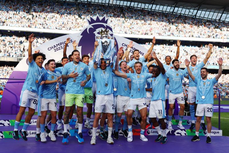 El Manchester City celebra un campeonato en el último del antiguo formato de la Champions.