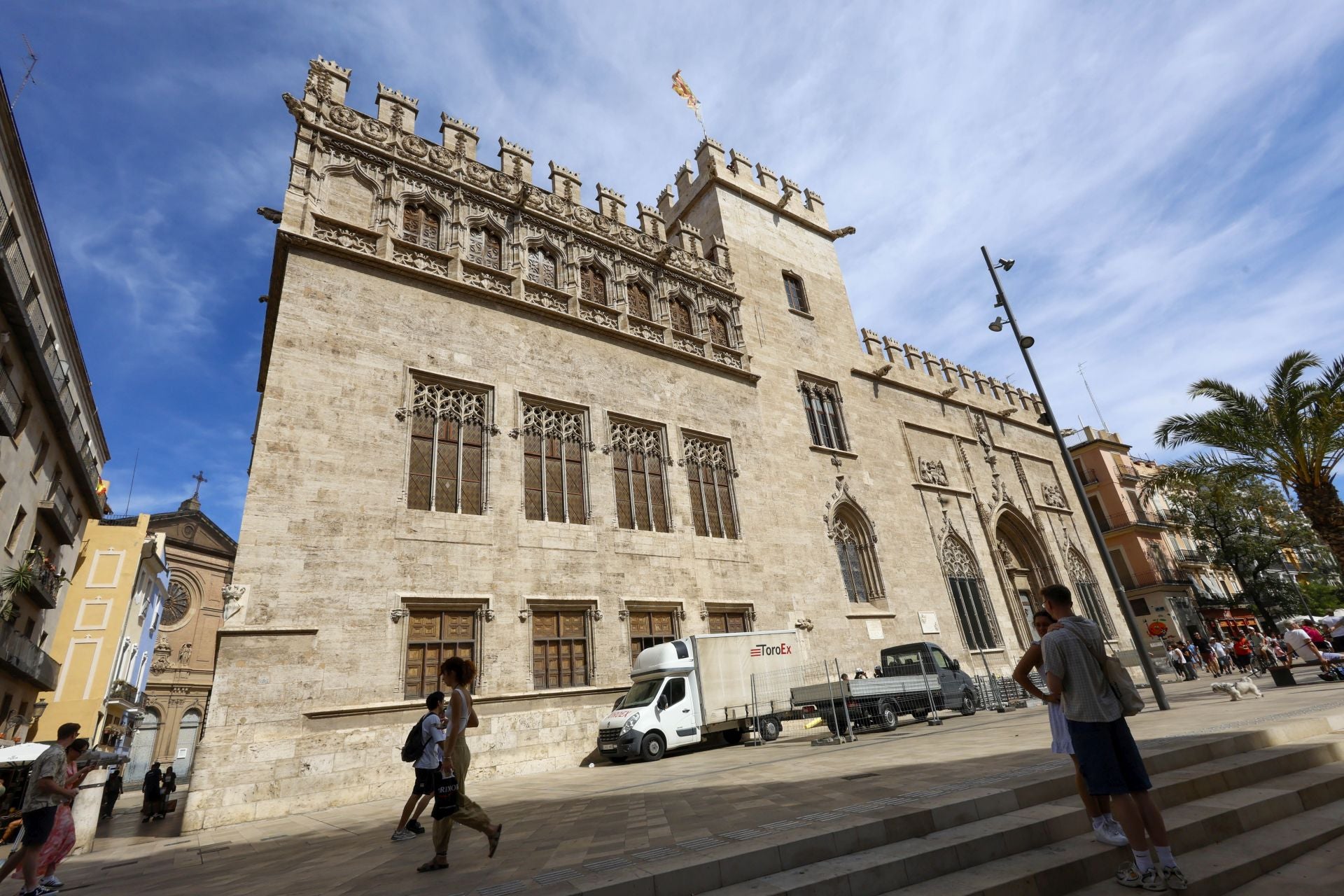 Comienzan los trabajos de restauración en las almenas de la Lonja