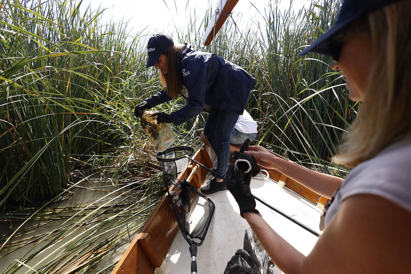 Comienza la limpieza en la Albufera para concienciar en el cuidado del planeta