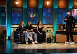 Elisabet Casanovas, Irene Escobar y DjMaRiiO en 'La Revuelta'.