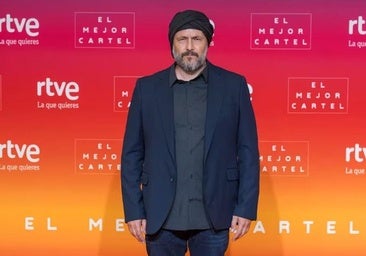 Quién es Ricardo Castella: su pasado como actor y el motivo por el que siempre lleva pañuelo en 'La Revuelta'