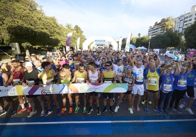 Emocionante línea de salida de Valencia contra el cáncer 2023.