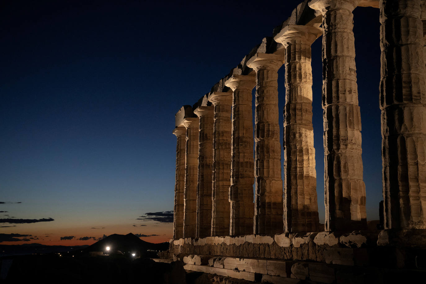 Grecia estrena nueva iluminación del Templo de Poseidón