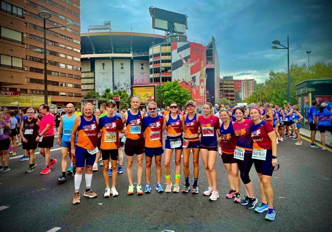 Miembros del club tras participar en una carrera en Valencia.