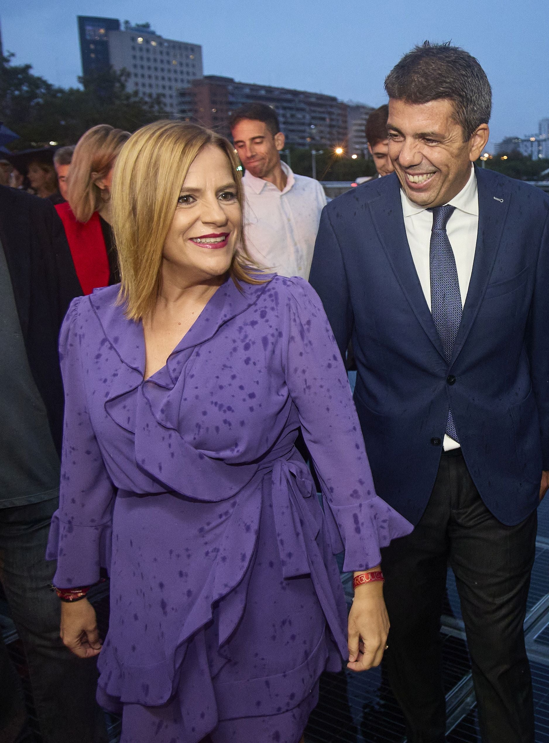 Pilar Bernabé, la máxima representante del Gobierno en la Comunitat, junto al presidente Mazón.