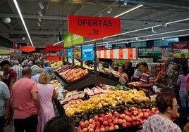 Interior de un supermercado.