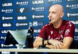 Julián Calero durante una rueda de prensa.