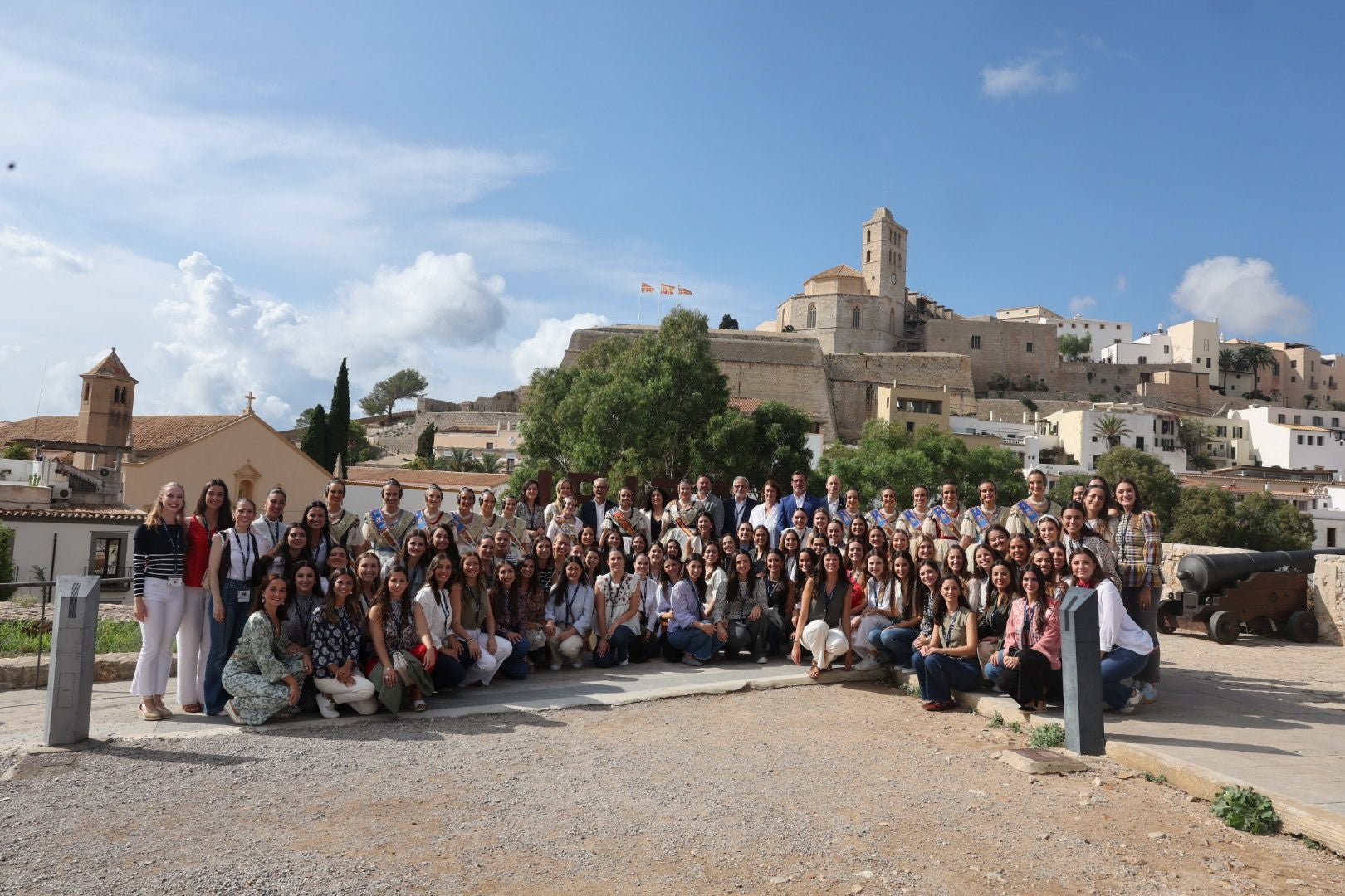 Las candidatas a Fallera Mayor de Valencia visitan Ibiza