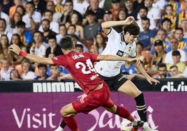 Javi Guerra, en el último partido contra Osasuna en Mestalla.