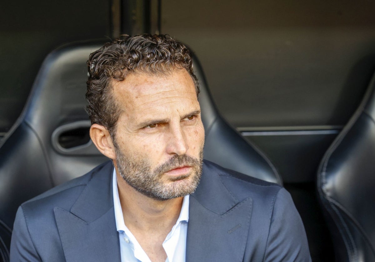 Rubén Baraja, en el partido ante Osasuna en Mestalla.