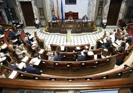 Los concejales en el hemiciclo del Ayuntamiento de Valencia.