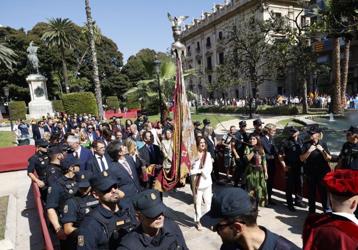 El abanderado del 9 d'Octubre, entre los socios incómodos y una oposición que no entrará en la Catedral