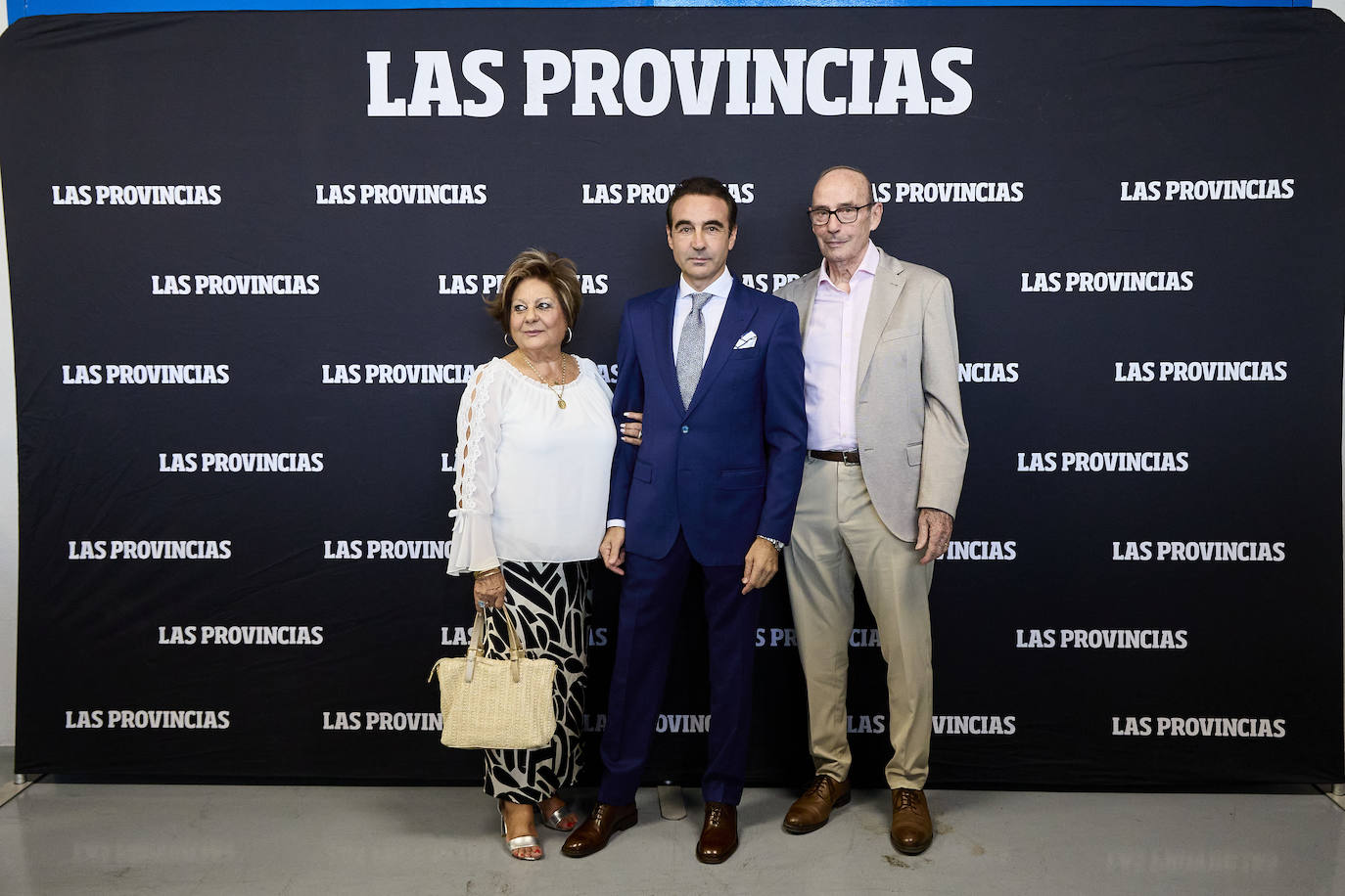 Amigos, familia y aficionados arropan a Enrique Ponce en LAS PROVINCIAS