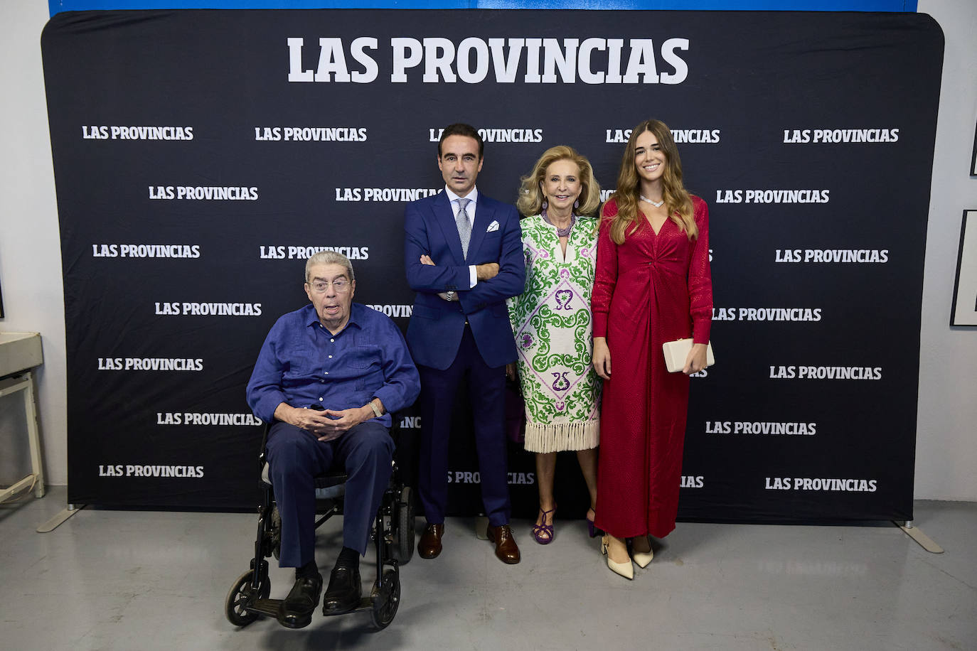 Amigos, familia y aficionados arropan a Enrique Ponce en LAS PROVINCIAS