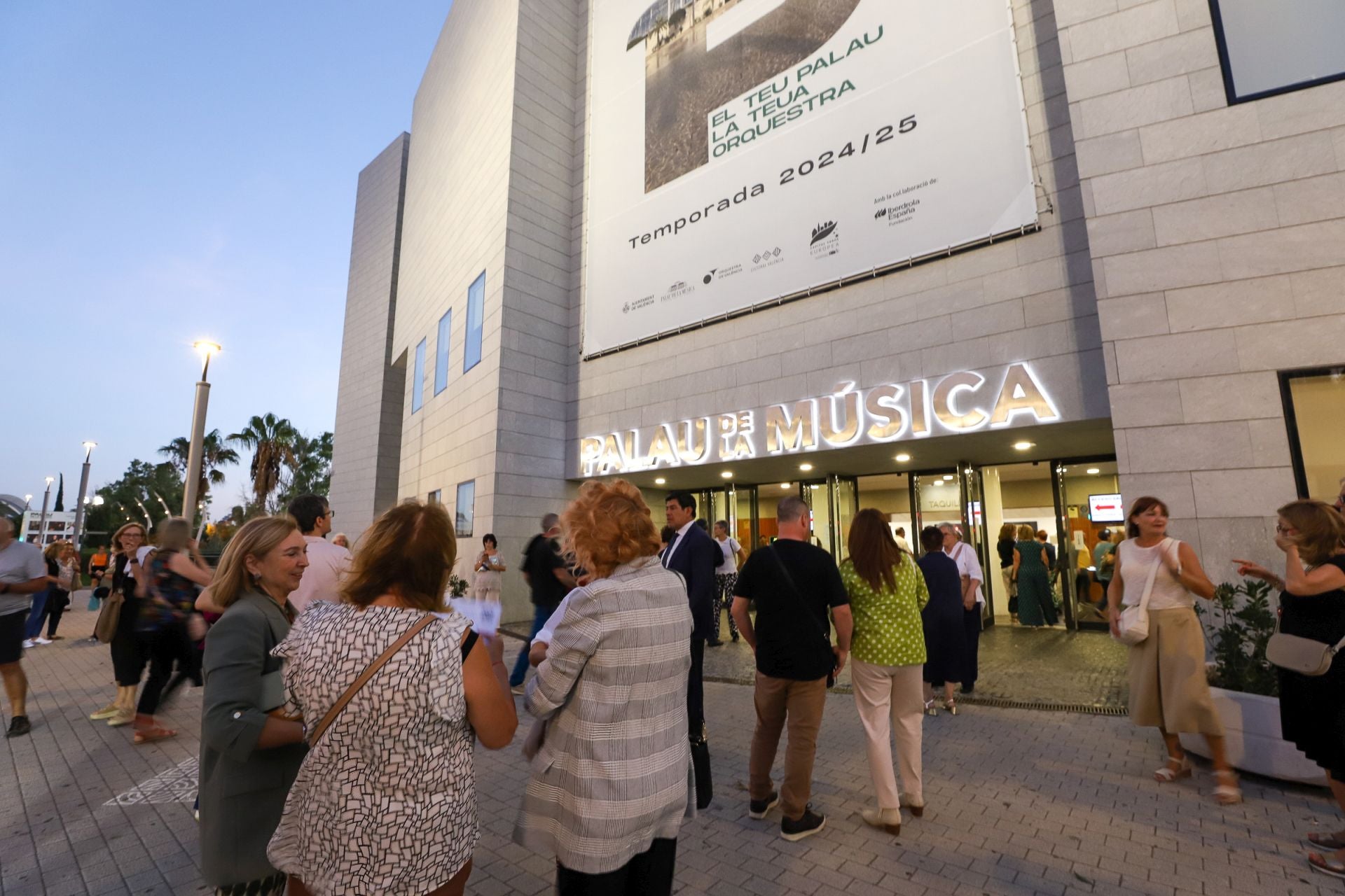 El concierto de Víctor Manuel en Valencia, en imágenes