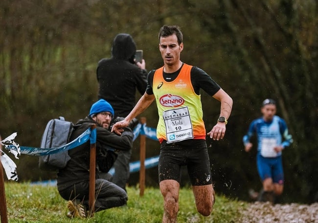 Mario Mola, durante un cross.