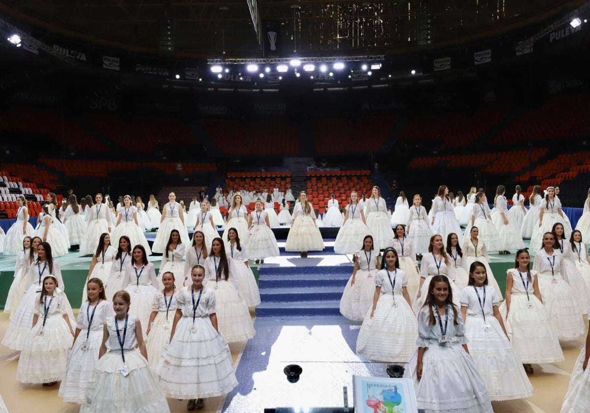 Ensayo general de las candidatas mayores e infantiles, en la Fonteta.