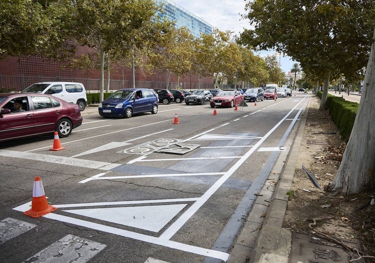 Obras de señalización de los nuevos aparcamientos en Tarongers.