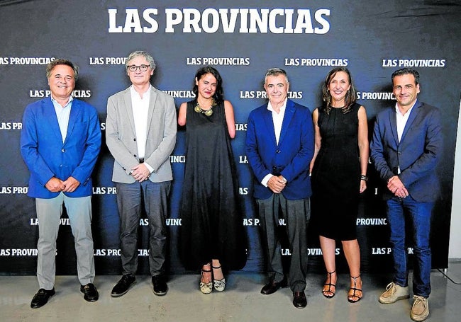 Los participantes en la mesa redonda, junto al presidente del Cnsejo de Administración de LAS PROVINCIAS, Gonzalo Zarranz, y el director general del diario, Antonio Pitera.