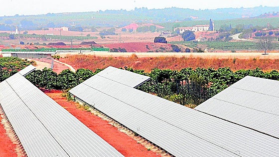 El bloqueo de plantas fotovoltaicas en la Comunitat continúa con la nueva ley
