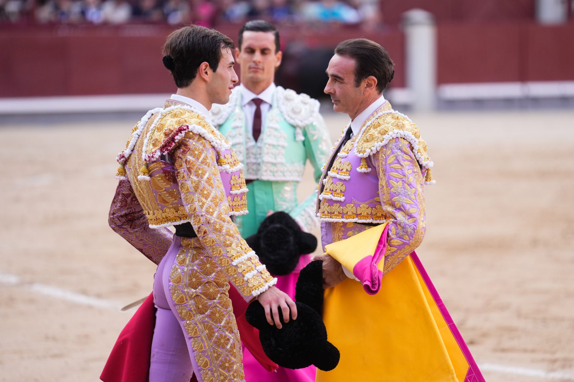 Enrique Ponce abre por quinta vez la puerta grande de Las Ventas