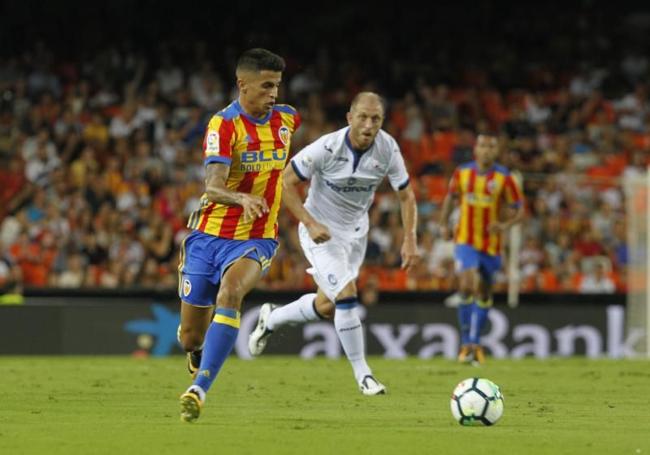 Cancelo, en uno de sus partidos en Mestalla.